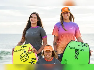 Vinícius, atacante do Vitória, é marcado de perto por Lucas Dedé, zagueiro do Forte. Times empataram em 1 a 1 pela partida de ida das quartas de final