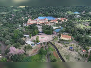 Página do “Atlas da Mulher”: livro  articula dados estatísticos com pesquisa  para orientar 
a formulação 
de políticas públicas mais  eficazes