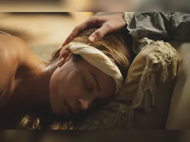 Dona Beja  desperta após ficar entre a vida e a morte depois do atentado sofrido