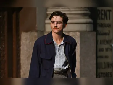 Meryl Streep e Anne Hathaway retornam às movimentadas ruas de Nova York e aos dilemas vorazes do jornalismo de moda em "O Diabo Veste Prada 2"