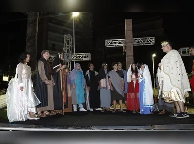 Grazi Massafera gravou a famosa cena da novela com Dona Beja nua cavalgando