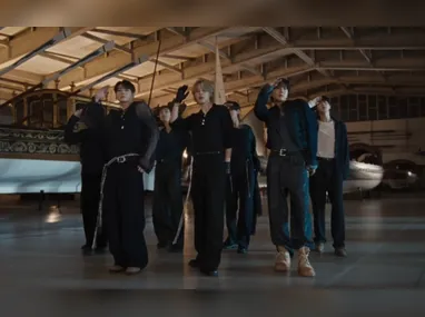 Grupo de k-pop BTS durante apresentação