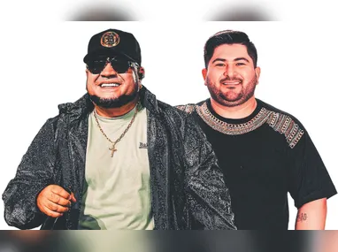 Foliões curtem o bloco Regional da Nair