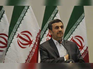 Imagem ilustrativa da imagem Bombardeio mata Mahmoud Ahmadinejad, ex-presidente do Irã, diz mídia estatal