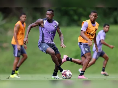Alex Telles é uma das armas do Botafogo para vencer hoje à noite