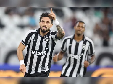 Kaio Jorge comemora o seu gol, o terceiro do Cruzeiro contra o Vitória