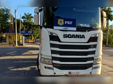 Imagem ilustrativa da imagem Caminhoneiro é flagrado dirigindo embriagado por 24 horas seguidas no ES