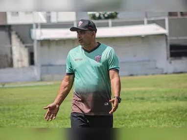 Jogadores da Itália se lamentam na disputa por pênaltis contra a Bósnia e Herzegovina válida pela repescagem das Eliminatórias da Copa do Mundo de 2026, em Zenica, na Bósnia e Herzegovina, nesta terça-feira, 31