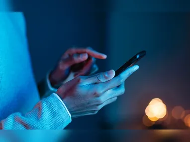 Destroços de demolição atinge salão de beleza em Vila Velha