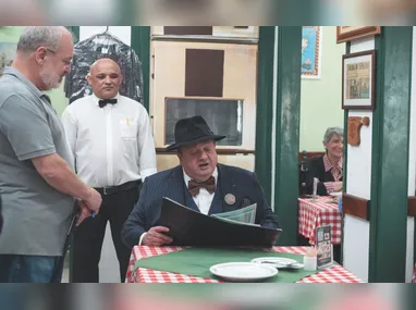 Atores durante ensaio do Auto da Paixão, que será encenado ao ar livre, no Parque Pianista Manolo Cabral