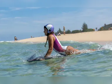 Jogadores do Vitória comemoram gol durante a partida de ida contra o Porto Vitória