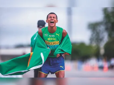 Papa Leão XIV chega ao Monumento aos Mártires de Maqam Echahid, em Argel, a capital da Argélia, nesta segunda-feira, 13 de abril de 2026, no primeiro dia de uma viagem apostólica de 11 dias à África