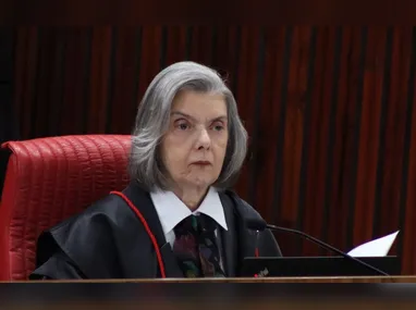 Fabiana Gonçalves ao lado de Cris Samorini