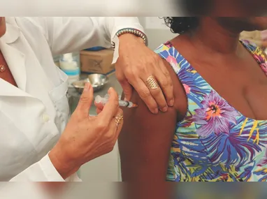 Página do “Atlas da Mulher”: livro  articula dados estatísticos com pesquisa  para orientar 
a formulação 
de políticas públicas mais  eficazes