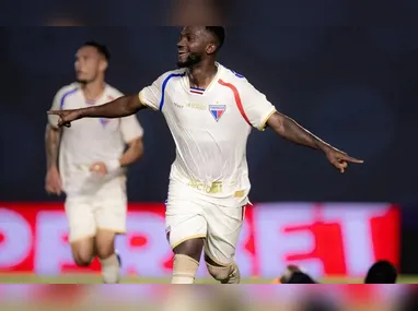 Neymar treina com a bola