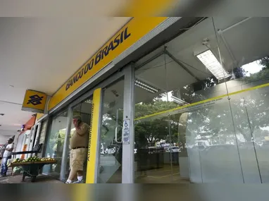 Equipes da Secretaria de Obras, Serviços Urbanos e Transportes atuam em conjunto com a Defesa Civil Municipal