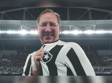 Treinador português Artur Jorge durante apresentação  na Toca da Raposa