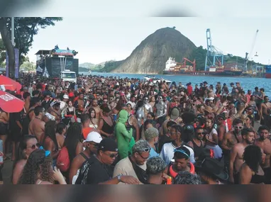 Imagem ilustrativa da imagem Coisas de Negres: bloco contra o preconceito toma conta do Centro de Vitória