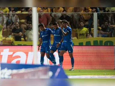 Jogadores do Vitória comeram gol da equipe Alvianil