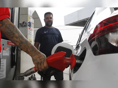 Elon Musk aparece como homem mais rico na lista da Forbes