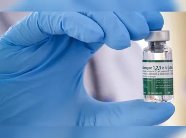 Imagem ilustrativa da imagem Começa vacinação de 1,2 milhão de profissionais de saúde contra dengue