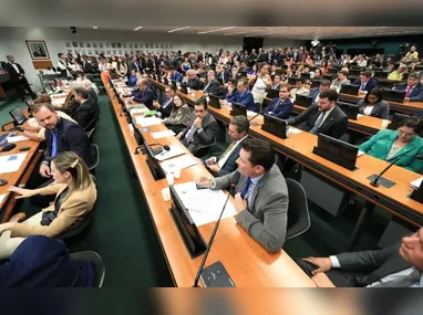 CCJ da Câmara vota PEC que reduz jornada de trabalho a 36h semanais em 10 anos