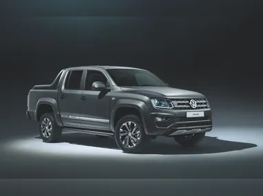 Imagem ilustrativa da imagem Concessionárias anunciam IPVA grátis e até bônus de R$ 40 mil no carro usado