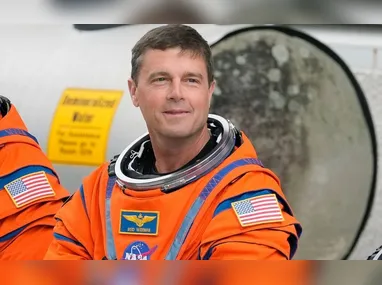 Tripulação da Artemis 2 volta da Lua a caminho de pouso na Terra