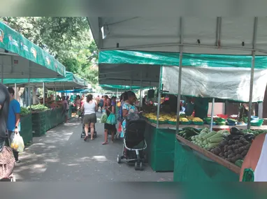 Os caixas eletrônicos e os aplicativos de banco funcionam normalmente durante o feriado