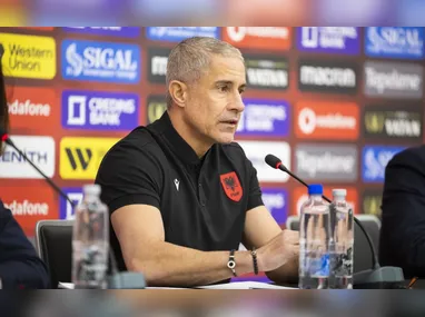 Treinador italiano Carlo Ancelotti durante amistoso contra a França