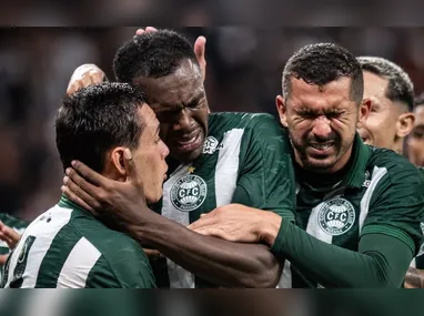 Meia Lucas Paquetá durante partida contra o Cruzeiro na noite desta quarta-feira (11)