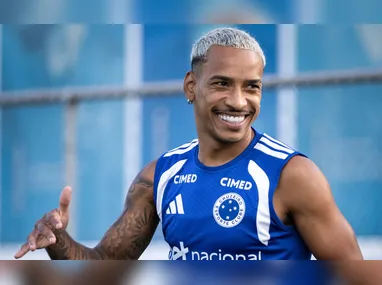 Leonardo Jardim (direita) repetiu a escalação apenas uma vez nos onze jogos à frente do Flamengo