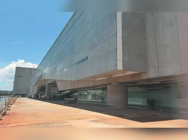 Ciclista atravessava a via quando foi atingido pela moto