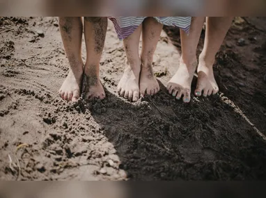 Nesta foto fornecida pela NASA, a Terra é vista da espaçonave Órion enquanto orbita o planeta durante o voo de teste Artemis II