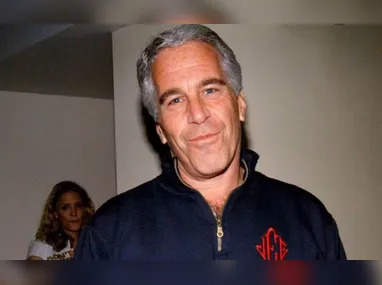 Macacos aparecem representando o ex-presidente dos EUA Barack Obama e a ex-primeira dama Michelle Obama