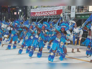 Imagem ilustrativa da imagem Espetáculo de luzes e criatividade no 2º dia de desfiles do Carnaval de Vitória