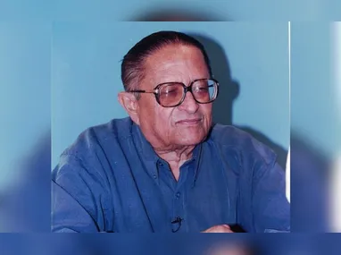 Motorista do carro relatou que o sinal estava aberto para os veículos no momento em que a adolescente atravessou a via