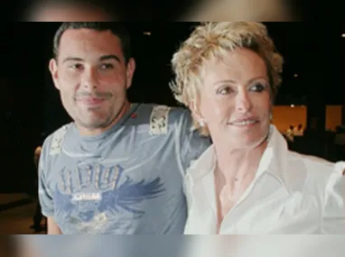 Capa do single 'Dive Into Me'