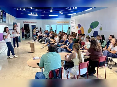 Os dois jovens foram socorridos e levados para o hospital. Motorista fez teste do bafômetro, que deu negativo