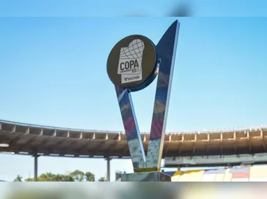 Jogadores do Rio Branco comemoram gol de empate