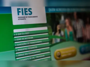 Materiais escolares e uniformes já começaram a ser distribuídos