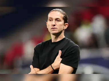 Imagem ilustrativa da imagem Filipe Luís diz que ataque racista contra Vini Jr. foi 'caso isolado'