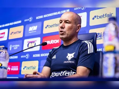 Há um consenso entre os funcionários e a maior parte do elenco de que Filipe Luís não foi tratado dignamente no desligamento