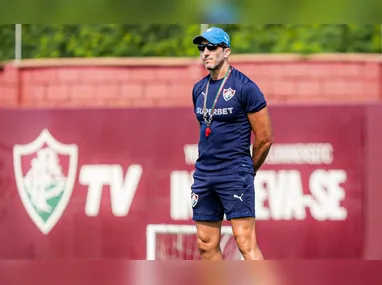 Jogadores do Japão comemoram a vitória por 1 a 0 na partida amistosa contra a Inglaterra realizada no Estádio Wembley, em Londres, na Inglaterra, nesta terça-feira (31)