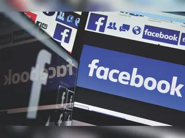 Selfie do rover Curiosity em Marte, 
onde análises revelaram compostos orgânicos.  Descoberta não prova que houve vida em Marte, mas mostra que a superfície do planeta é capaz de preservar exatamente 
o tipo de molécula que poderia servir como evidência de vida antiga