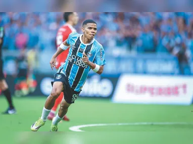 Imagem ilustrativa da imagem Grêmio faz 3 a 0 no Inter e encaminha título do Campeonato Gaúcho