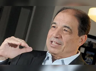 Clenilda mostra recibo da dívida que pagou: Procon notificou instituição, que, após negociação, liberou desconto