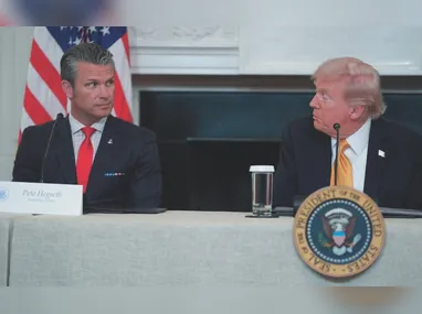 Um vídeo que circula nas redes sociais mostra o momento em que ela tenta chamar a atenção dele, corre em seguida, mas é atacada