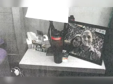 A vítima foi pisoteada e morreu no local, enquanto a esposa conseguiu fugir do animal selvagem.