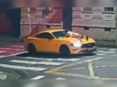 "Seaspan Empire" deixava o Porto de Santos quando houve a colisão com as balsas